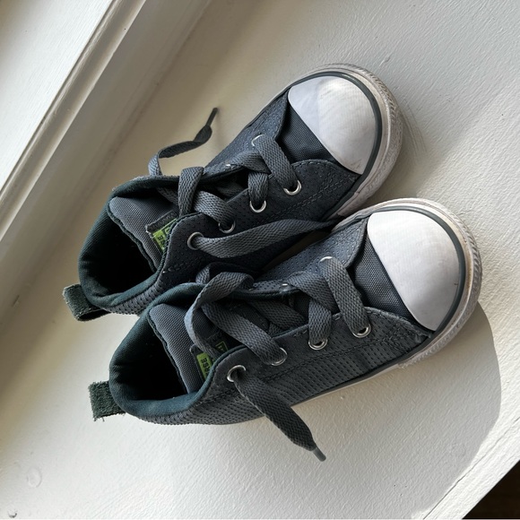 Converse All Star Toddler size 8 - Picture 2 of 5